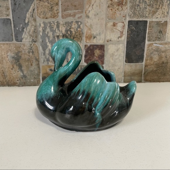 Blue Mountain Pottery Swan - Picture 2 of 6